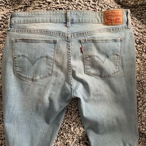 Light wash skinny jeans